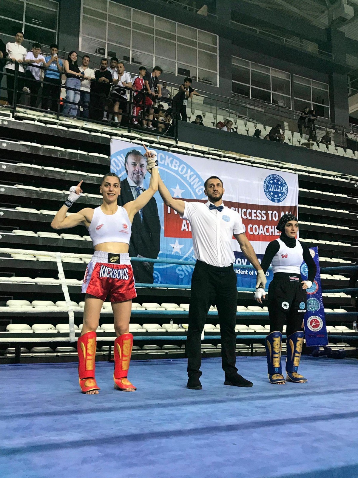 E0405E02 A5E9 4Ef8 A641 6Ff1C33Fcff3