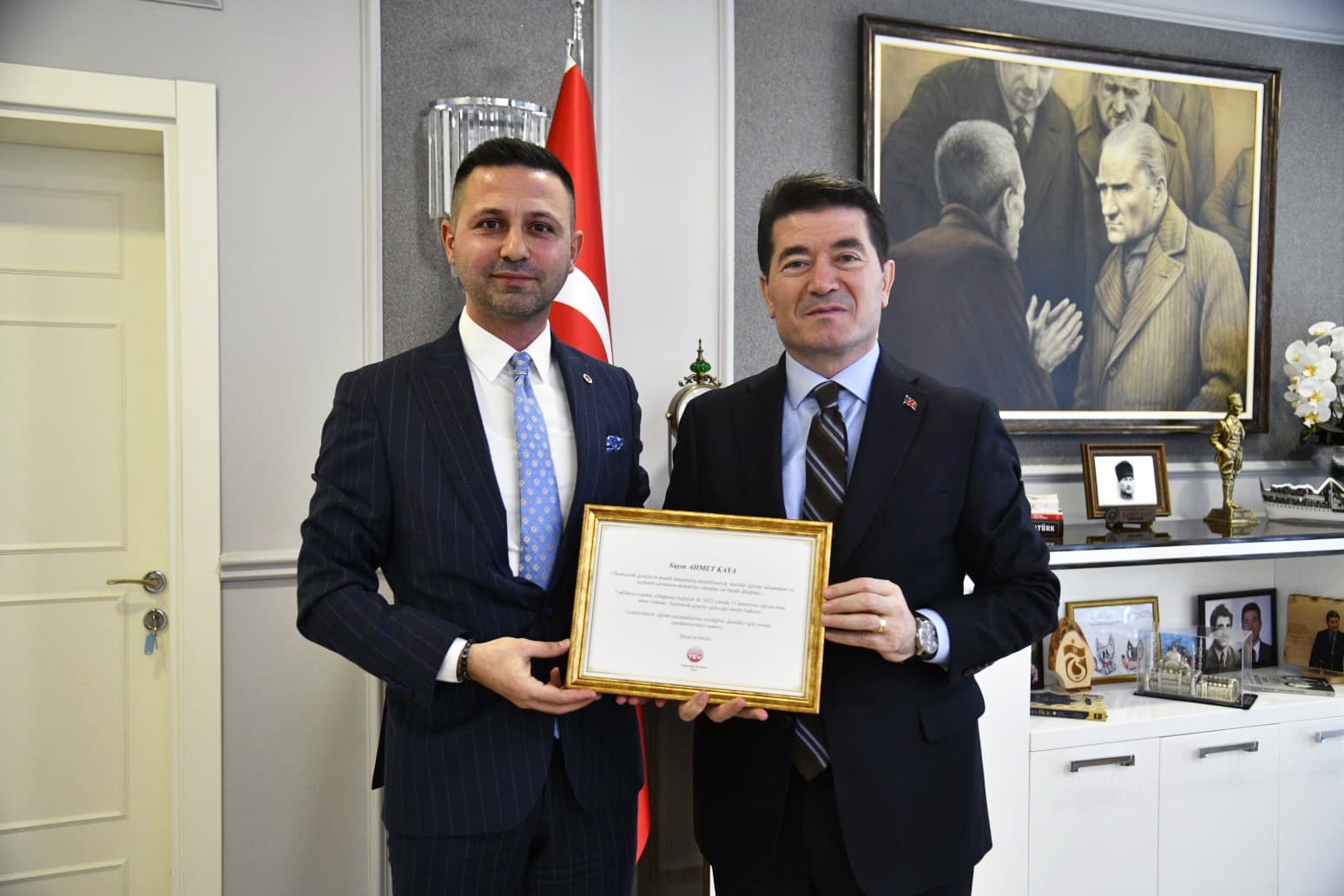 Fbad72F3 0118 4E8B 82B3 Bbc2B3537D57