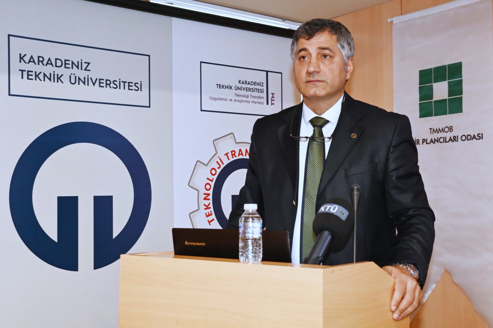 8E12Ff7D 9472 445F Ac0E 756B98D41025