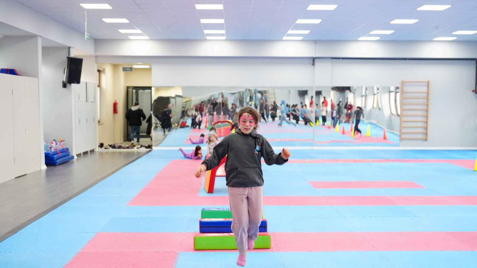 C27C16D1 9D00 4C76 A73A 408936E3Ffe8