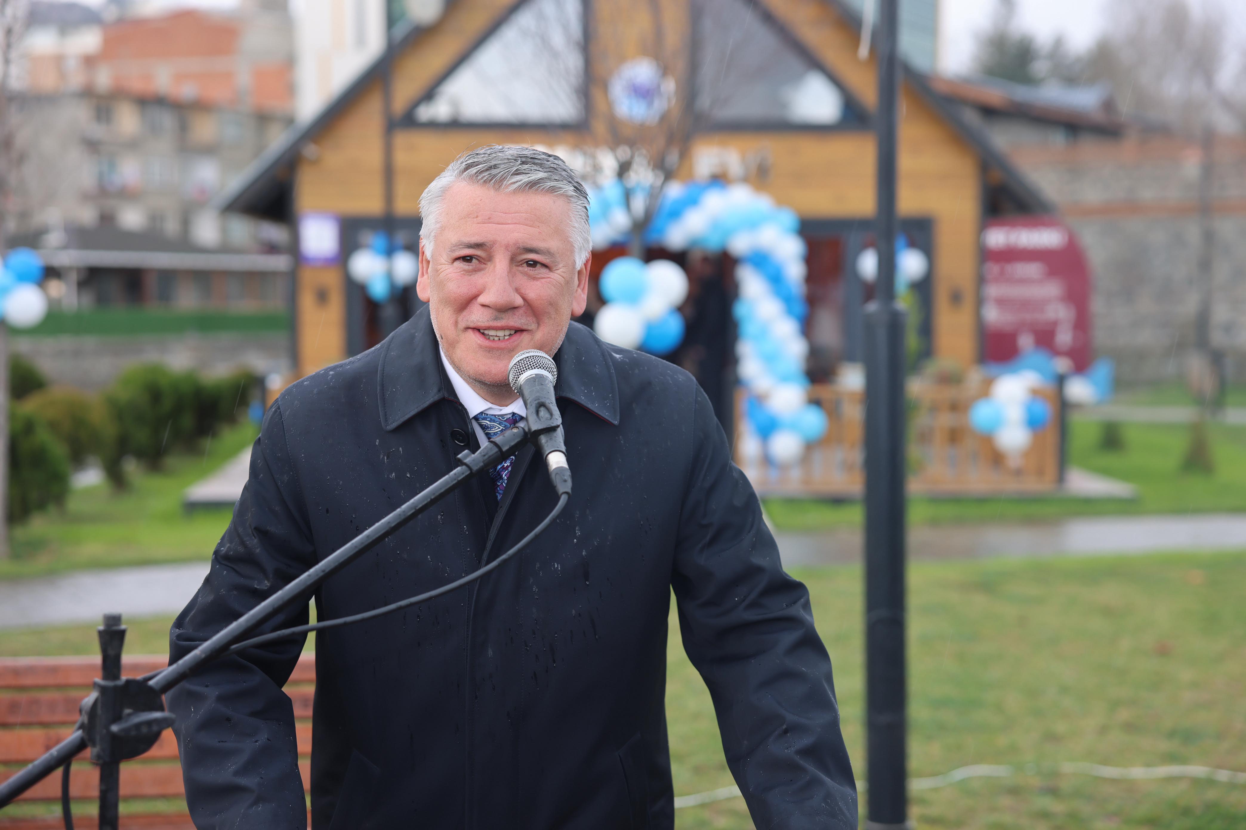 Ca40Efee 2764 4599 8E07 996C4C3Ba783