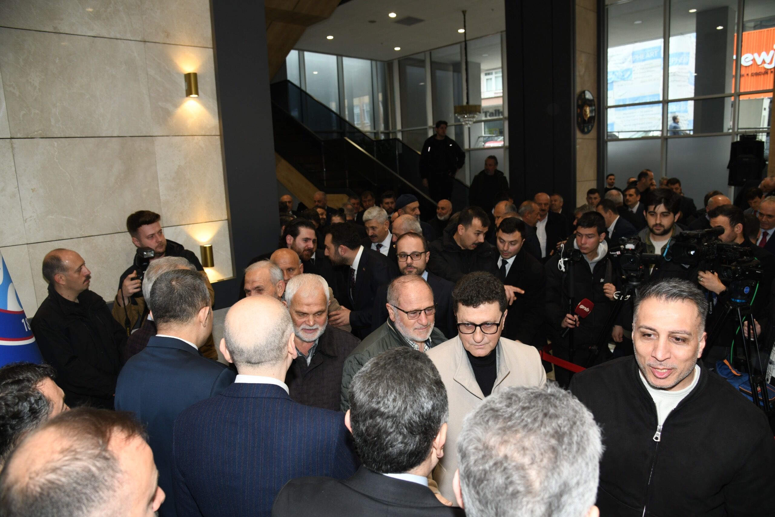 06140Fbb C7Cf 48F4 Bf88 Add06C2Aa8A7