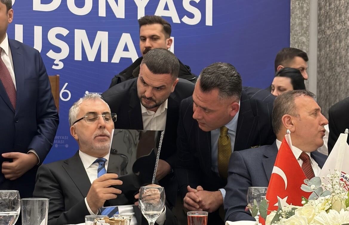 3702A7D6 4B9C 4A5C 8790 1343A81Dca1C