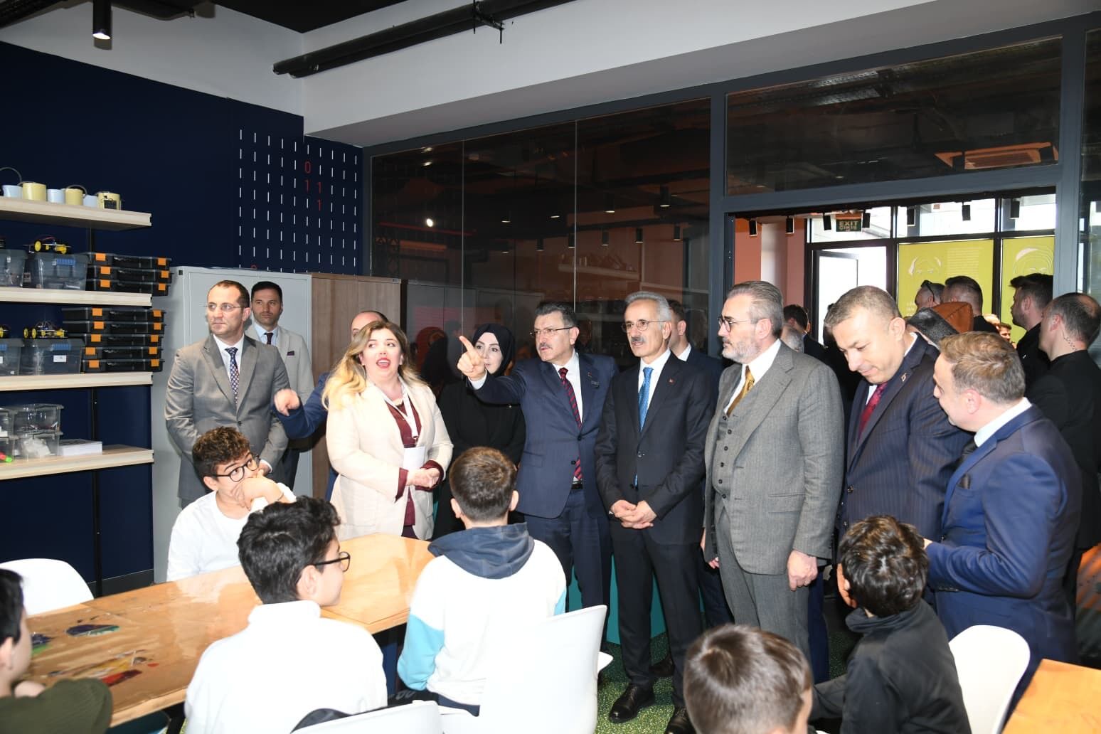 C90C8657 Ce4E 4Df9 Bc74 9A596Efdf184