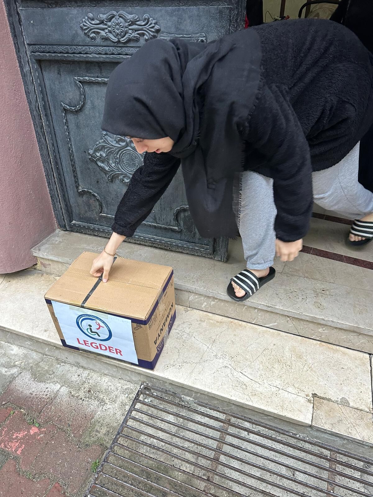 E9A86D16 F4Ac 49Ee 8Bae 3B957A8Fddf3