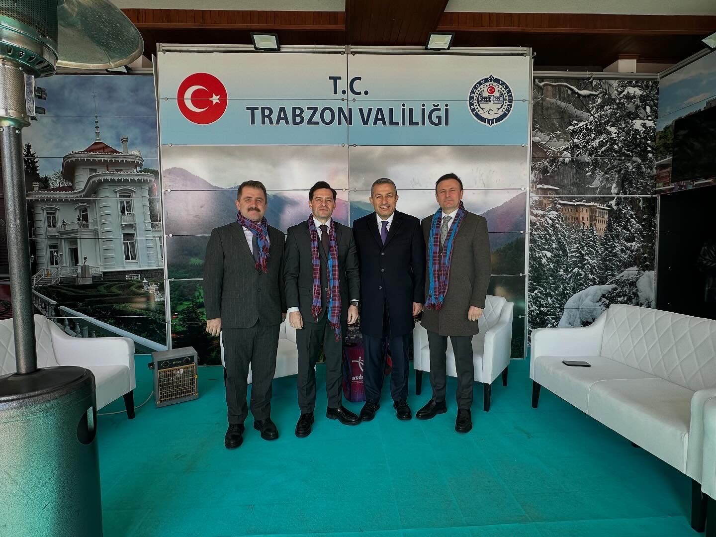 12 D D C09 D F F E2 44 F B 9561 308 E D52 F2858