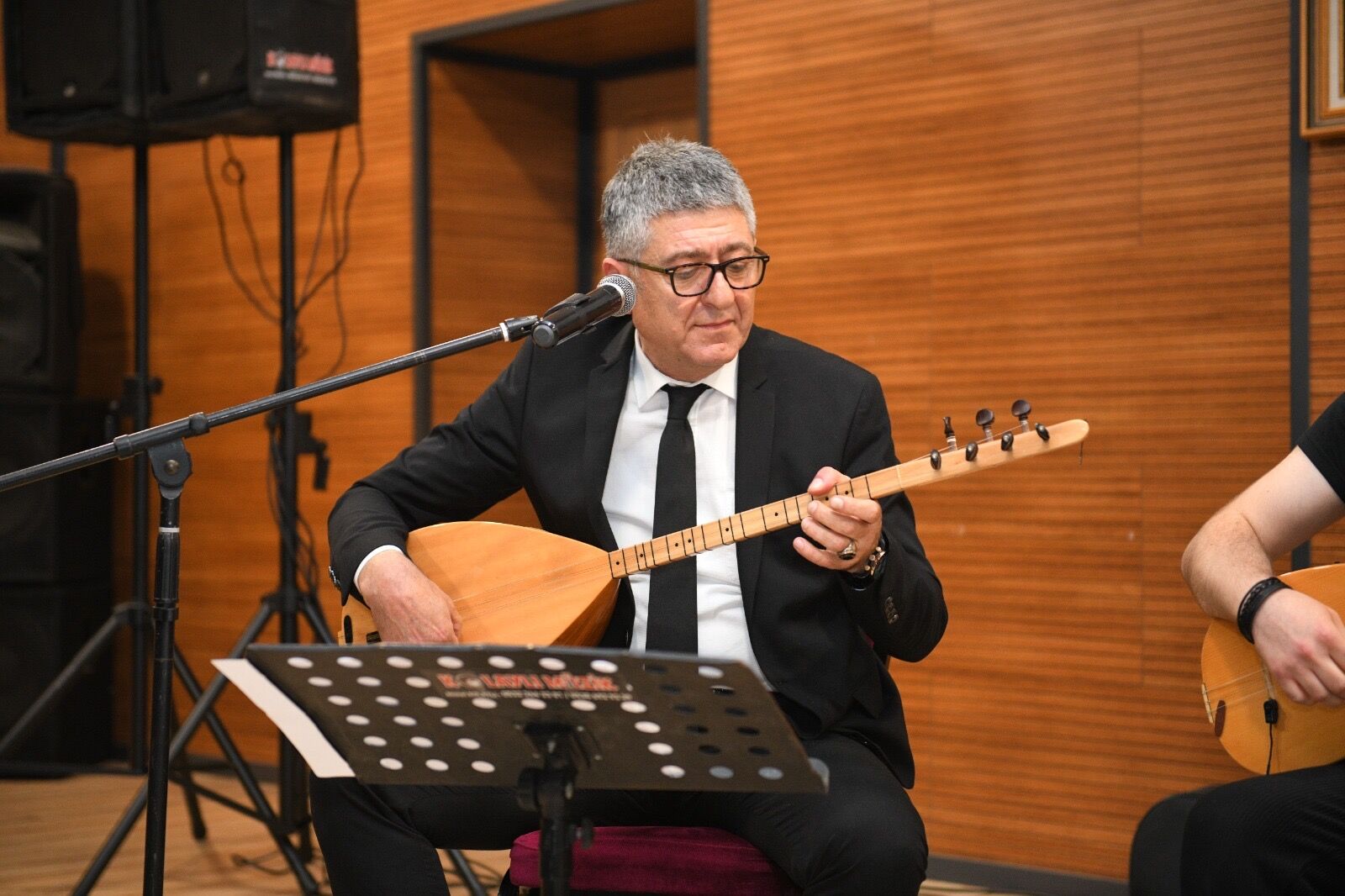 1E86830B 3Bfc 4Ec5 95C5 A10797Cf131A