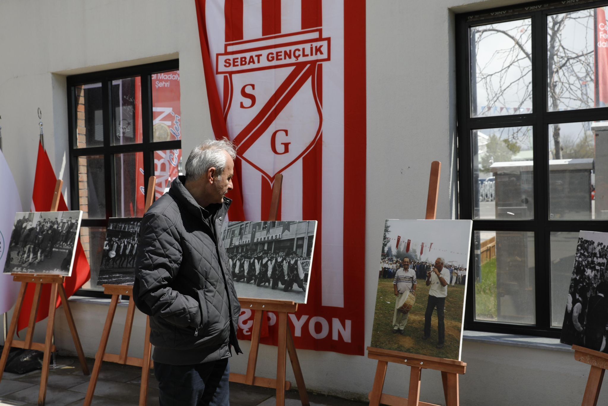 253243A3 3437 4Ad0 9Dca 6B941E49B795