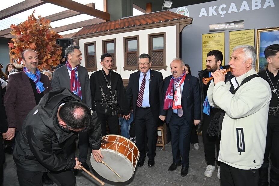 3819 C B B6 7892 4325 90 E D F B8 E299 F C92