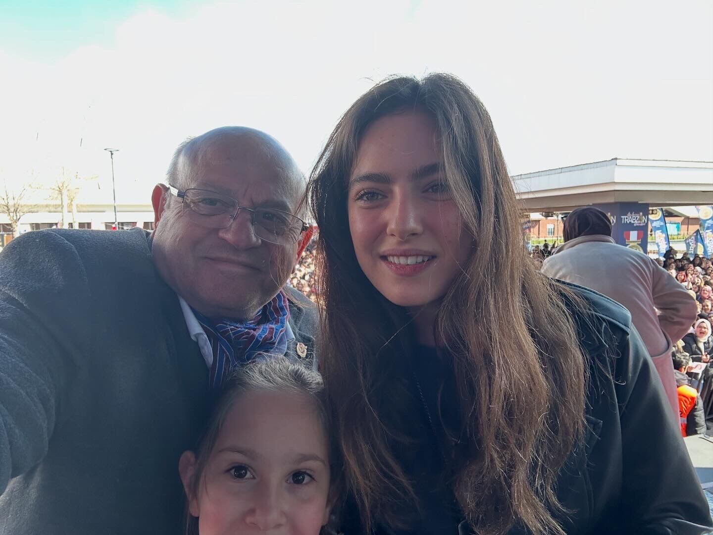 5719 E C90 C F76 4 E0 A A E E2 A885 F3 D04 A E4