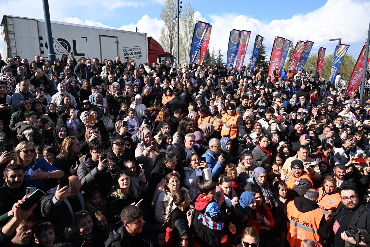 5C9E60E8 7Fc9 4E5F 8Ea3 4D4A2869413B