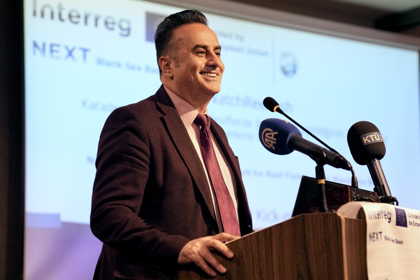 681A97F3 A9F8 4571 B066 F954A86953E6