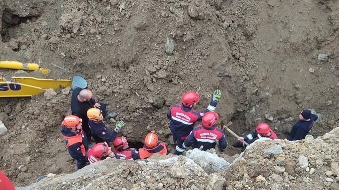 81616 B98 A D C3 4 B F D A A18 C4 B D12 A36395