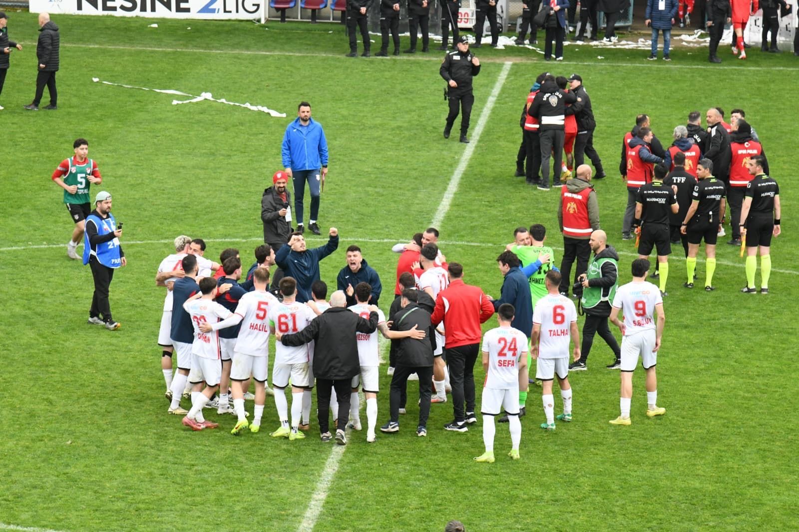 9F16356E F9B9 470D Bf5B 4573896Eb630