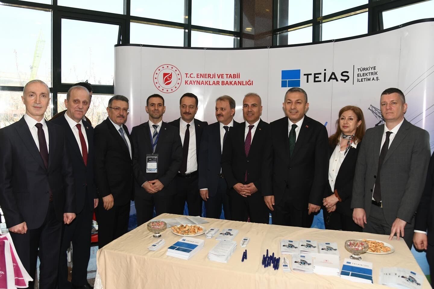 C B942 E5 E 13 C5 4075 A C35 79 A193 A F F1 A4