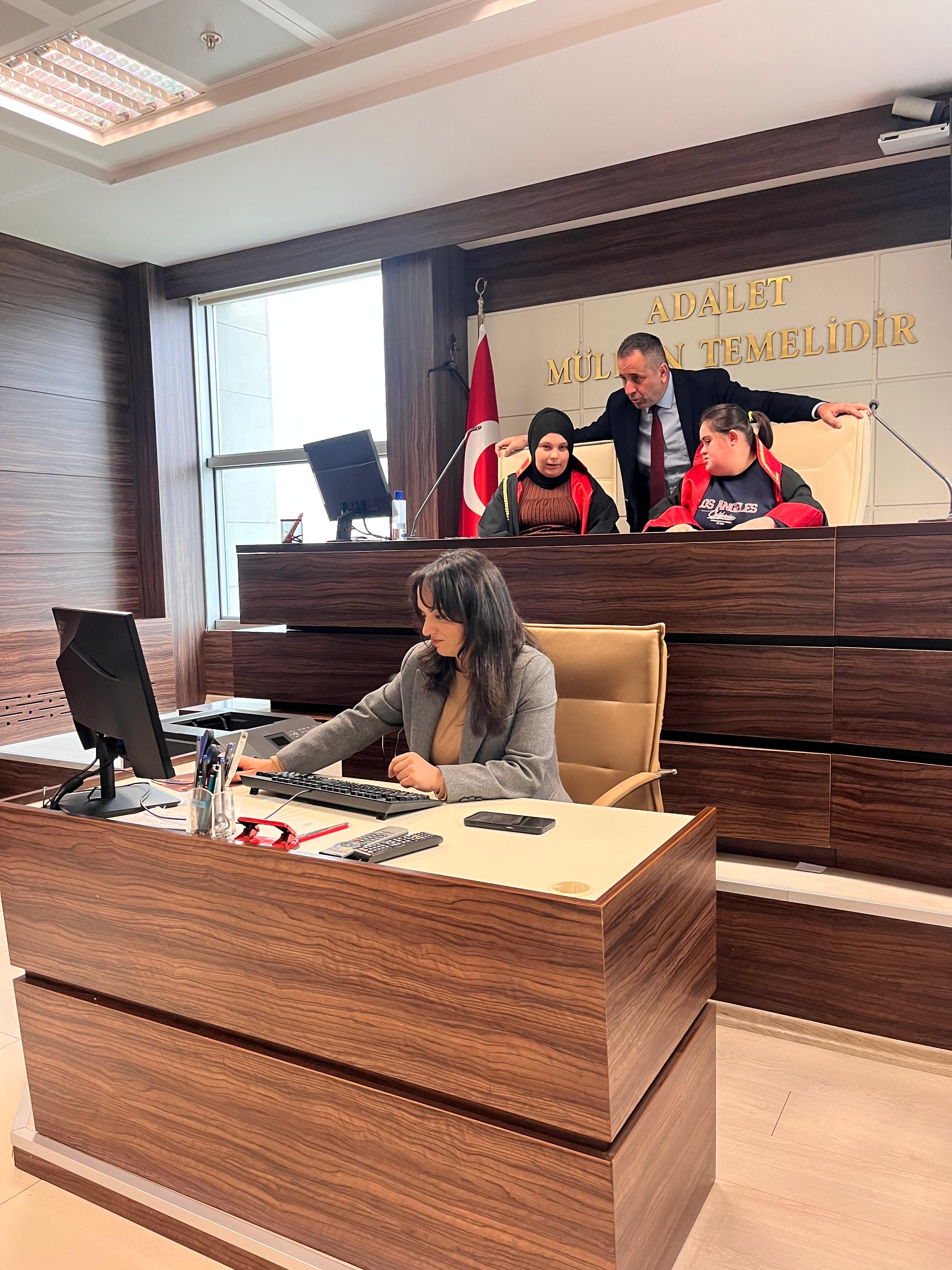 C9C0A912 4682 4Fd2 8A7D 564A5D217Aaf