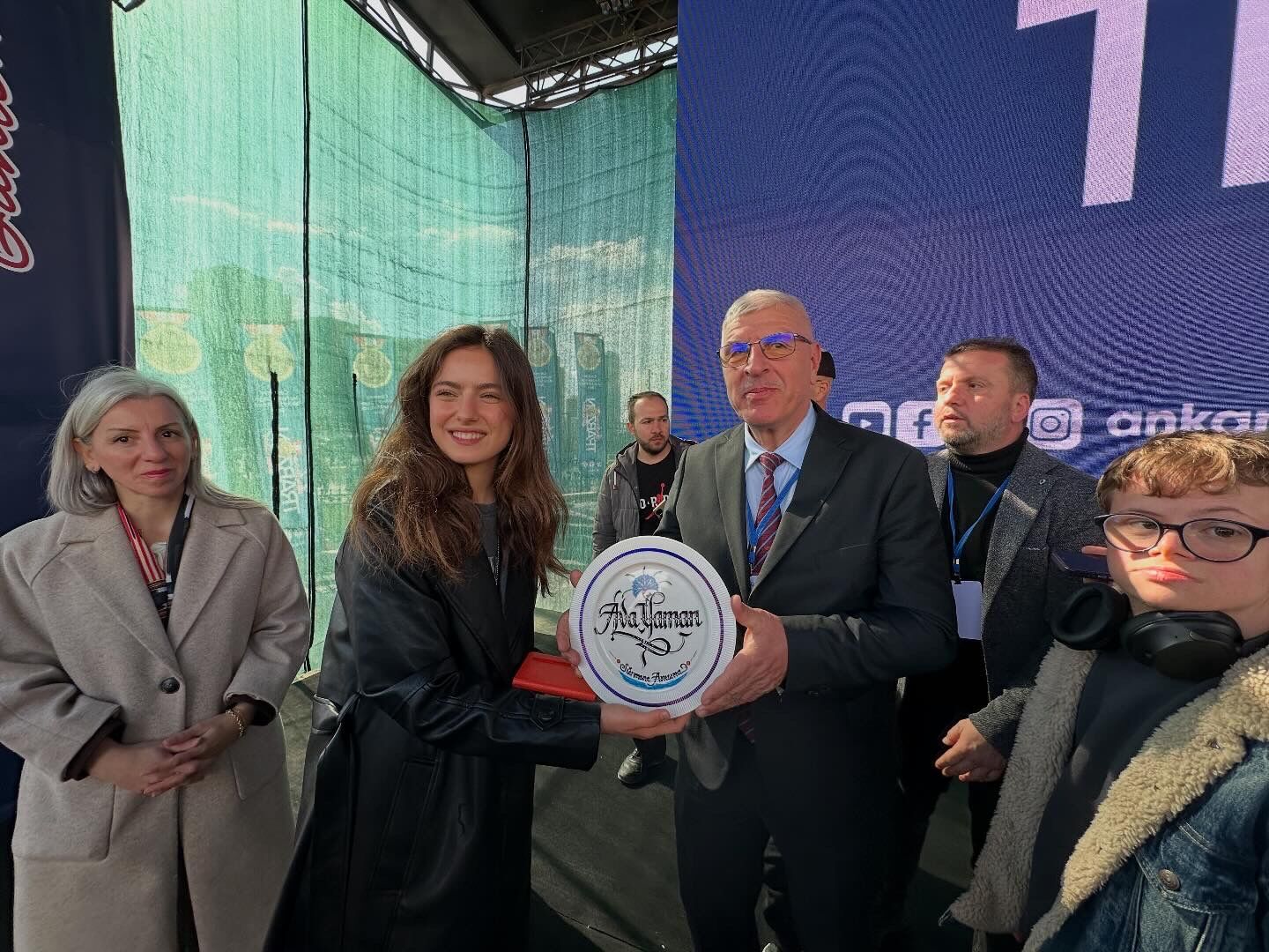 D C88 B40 F E303 4 B9 F 8 F56 651 B F62808 E A