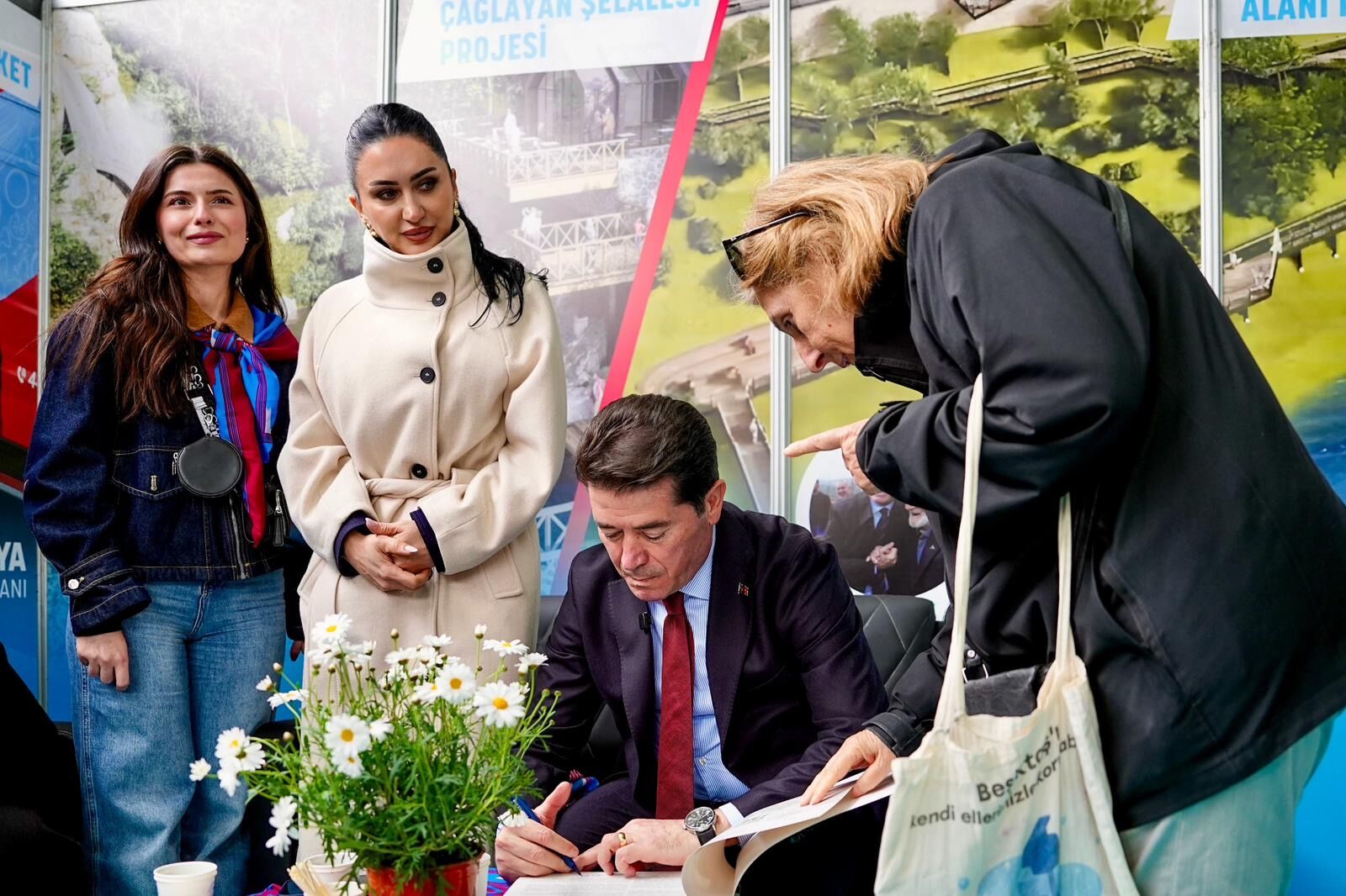 Ef027677 D2Ff 4Cf6 A97B 0C9D8Ae70F50