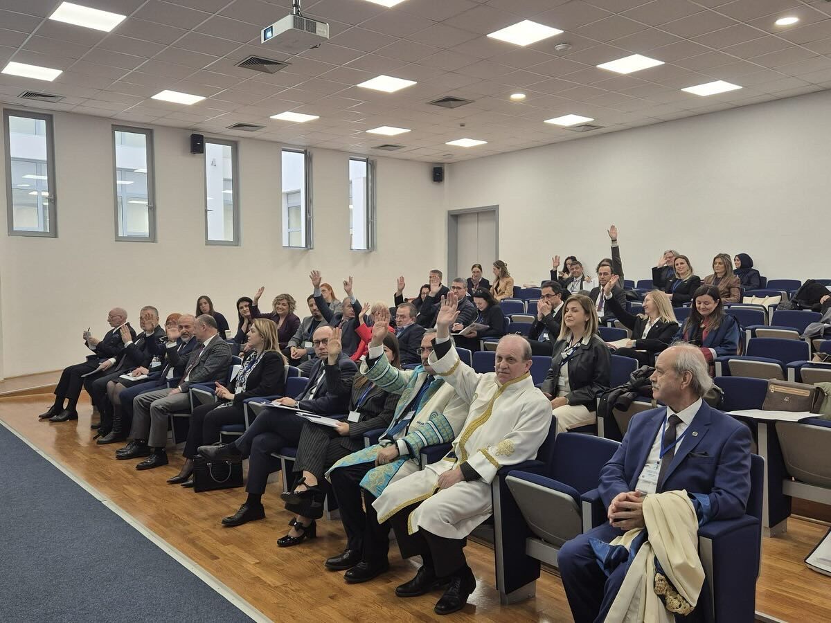 F A04 C32 E 2 A A2 4 C F E A644 3 E1 B A35 C7 E48