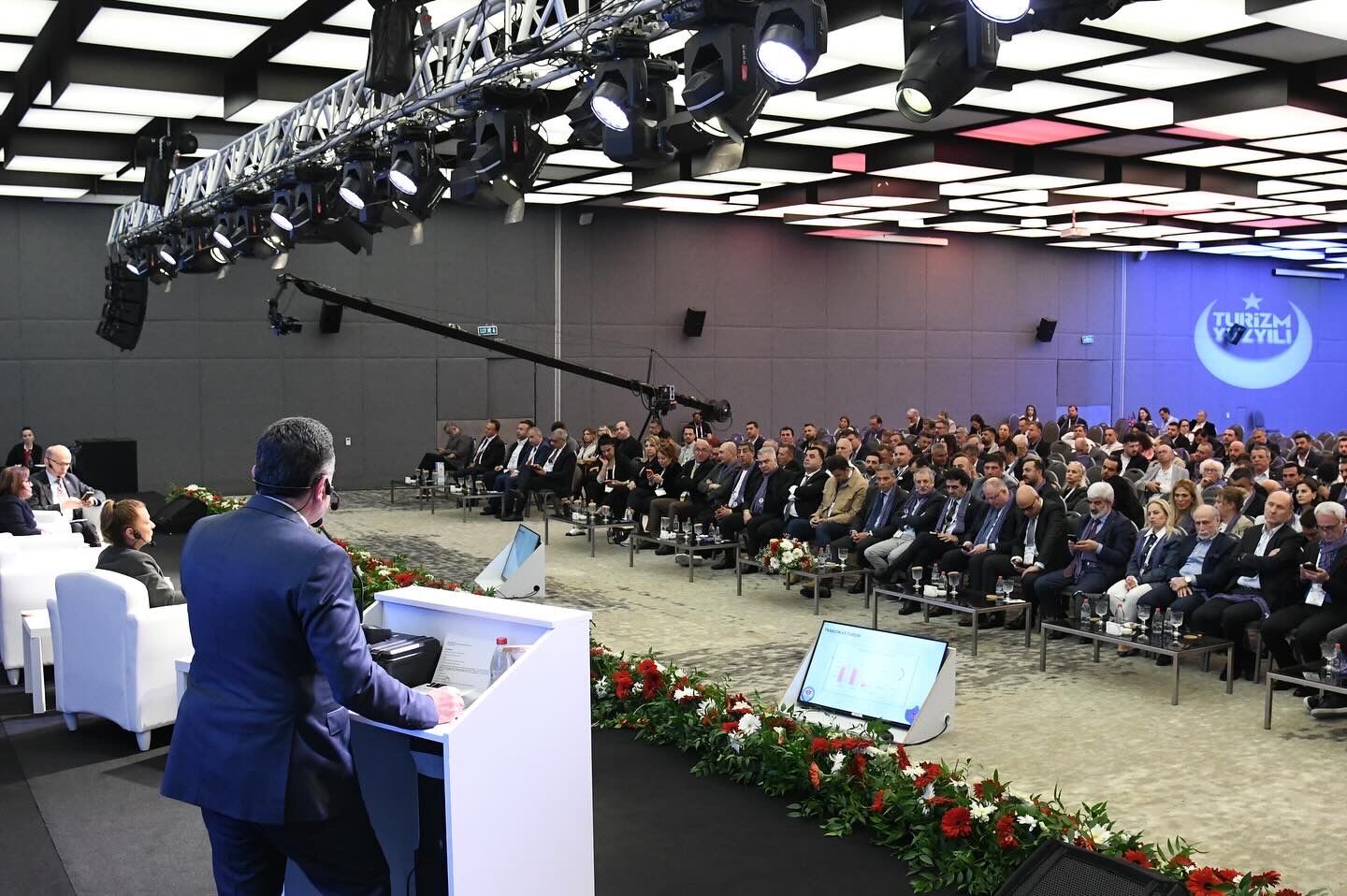 F7 C5 F276 D B D3 40 F A 84 E6 A09 B E B778438